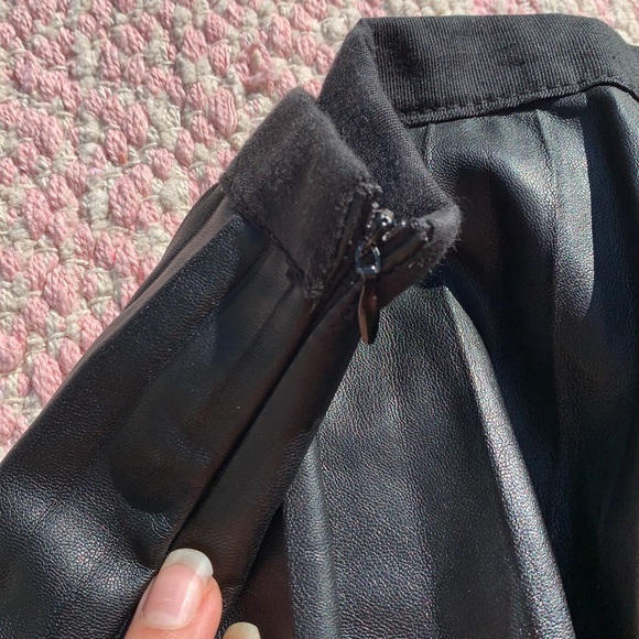 🎀 Fun flirty skater faux leather skirt szM - Picture 5 of 6